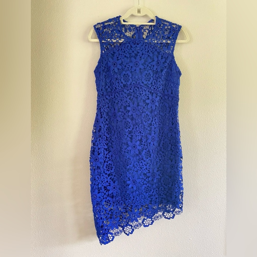 Bebe Women's Size 10 Dress Asymmetrical Hem Sheath Blue Floral Lace Lined
